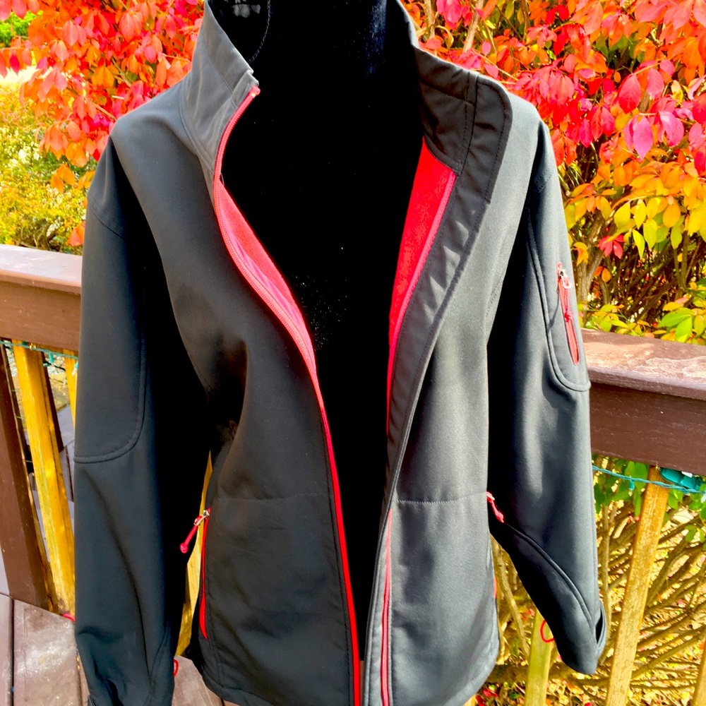 SOLD ✅ Falls creek soft shell black jacket 2x